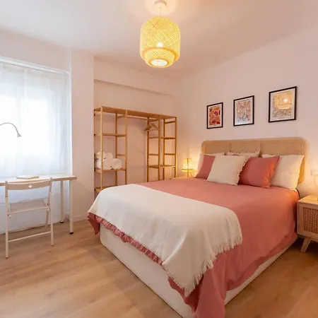 Apartament Lux Oasis - Modern 3br, Fast Wifi, Smarttv